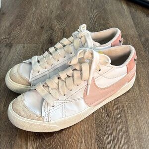 Nike Women's Blazer Low '77 Jumbo